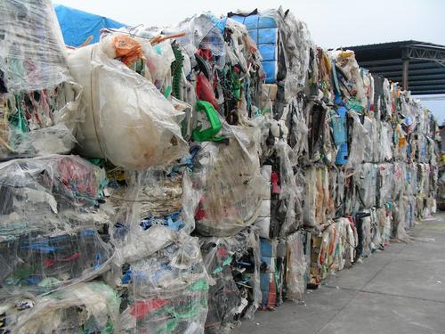 废旧塑料污染环境需要好好治理
